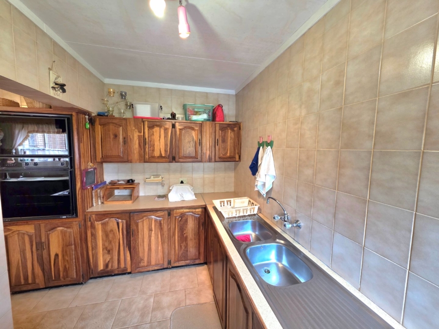 To Let 4 Bedroom Property for Rent in Reitz Free State